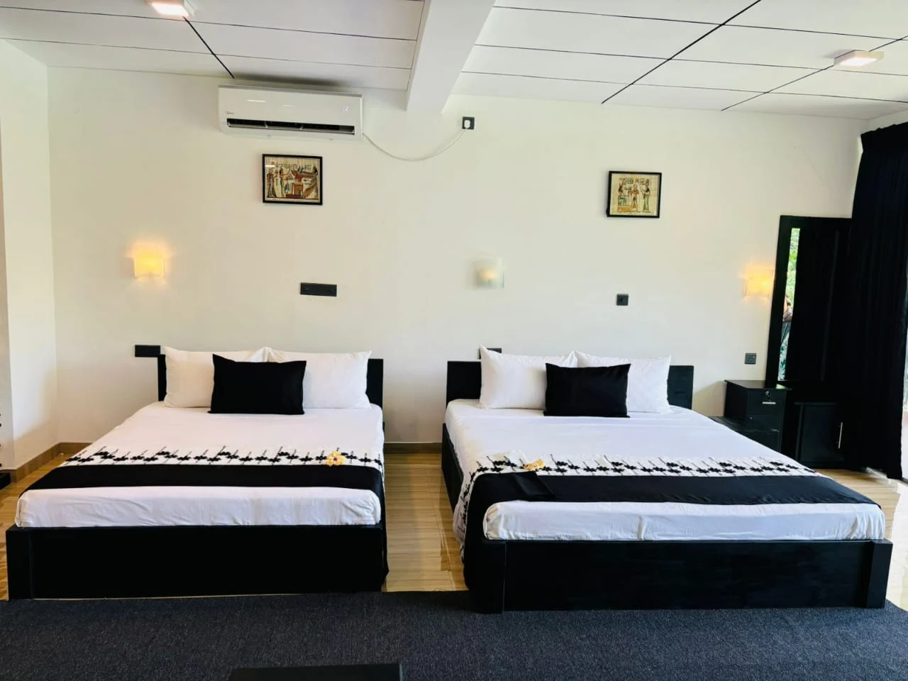 Family and triple room with two beds and comfortable interior in Udawalawe