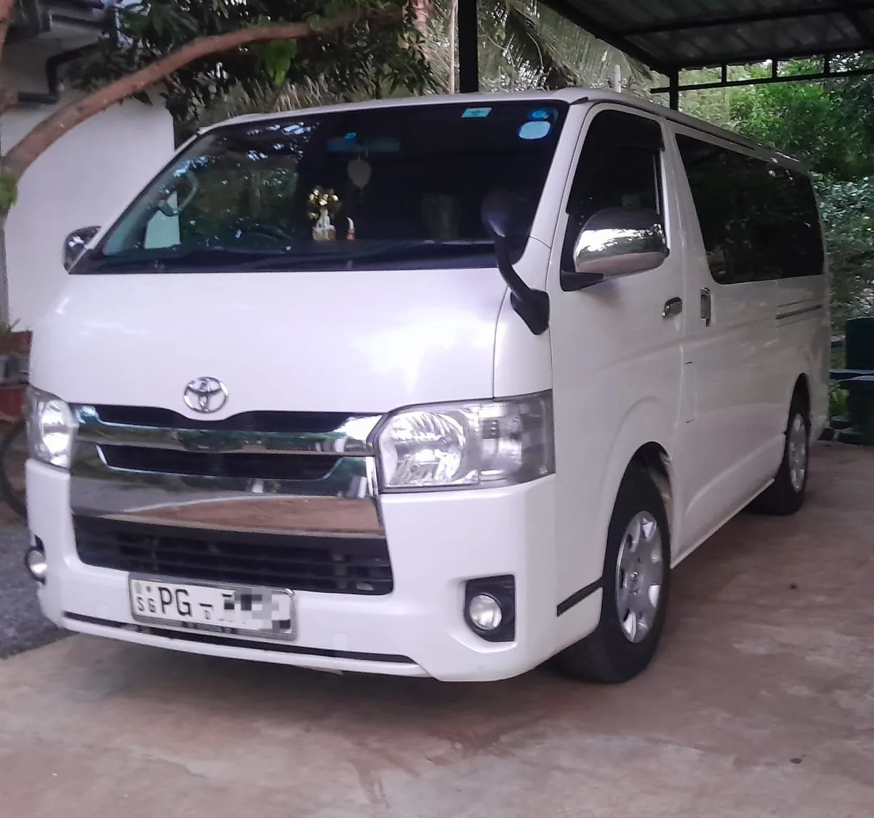 Private passenger van for Sri Lanka transfers